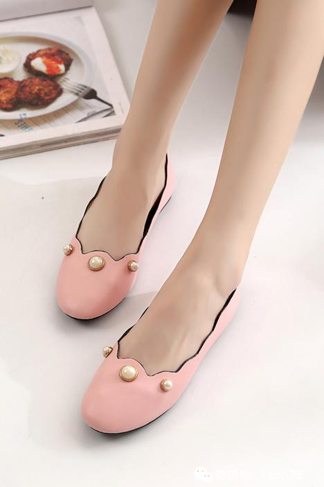 想要轻便又担心老气？别着急这几双鞋子就是时尚舒适(图2)