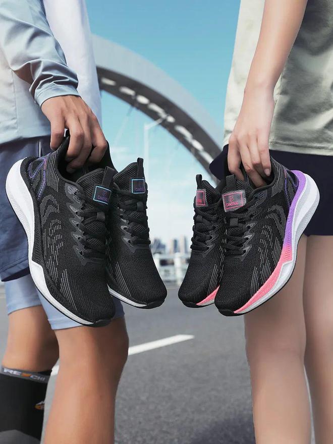 九游娱乐NineGame：比某迪某克便宜比某瑟士舒服这个跑鞋界的路虎到底多牛？(图9)