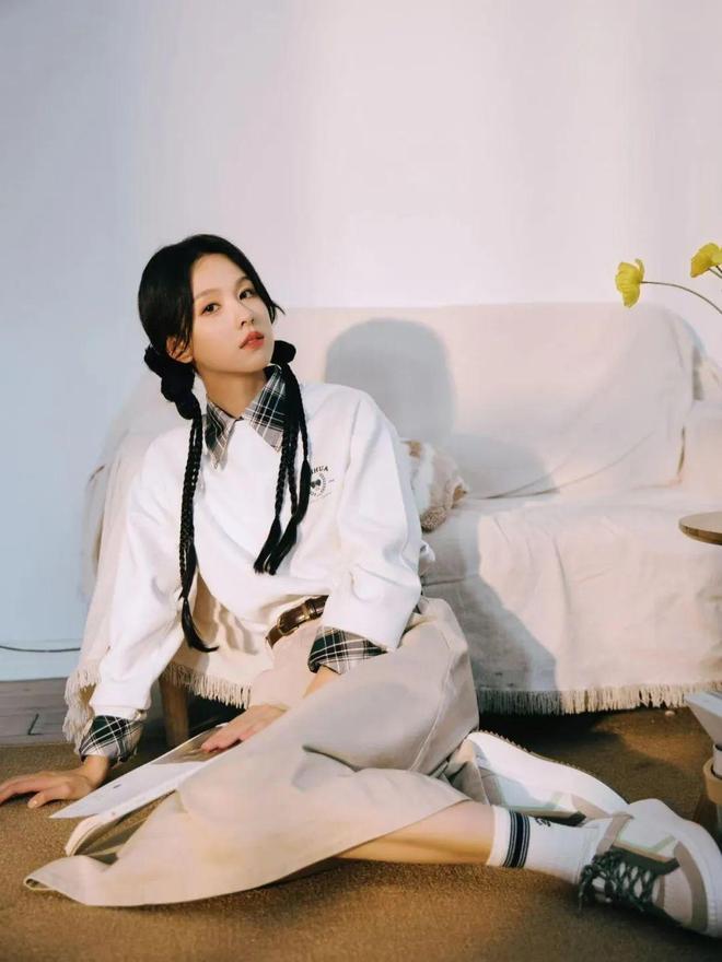 陈都灵并非是平淡“白开水”简单衬衫穿搭将学生感拉满(图7)