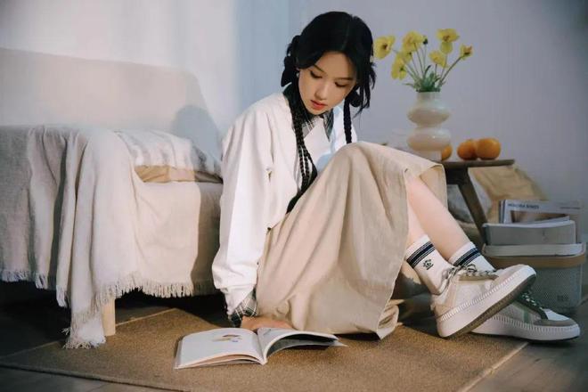 陈都灵并非是平淡“白开水”简单衬衫穿搭将学生感拉满(图9)