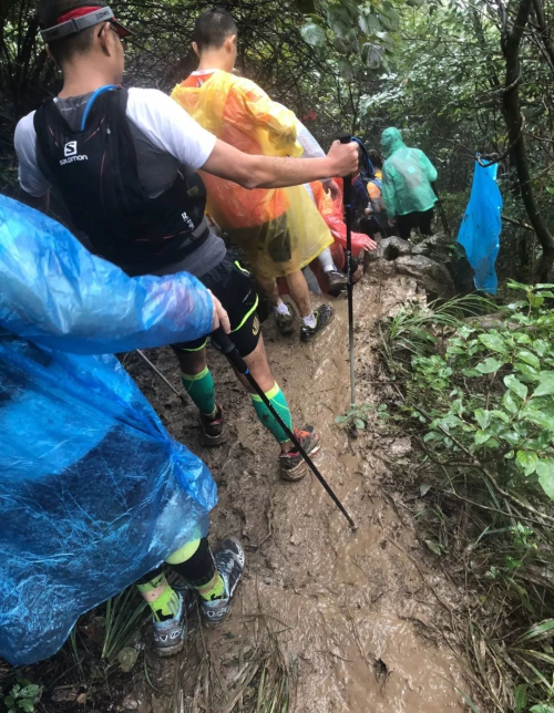 九游娱乐：中年男人的新“庇护所”被耐克们包围了(图3)