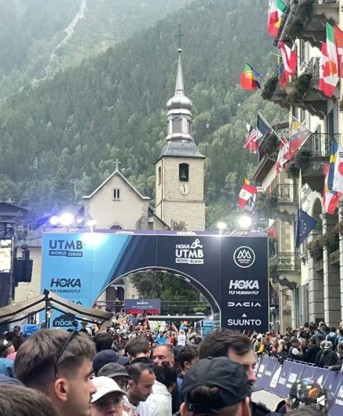 九游娱乐：中年男人的新“庇护所”被耐克们包围了(图24)