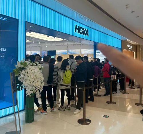 九游娱乐：中年男人的新“庇护所”被耐克们包围了(图23)