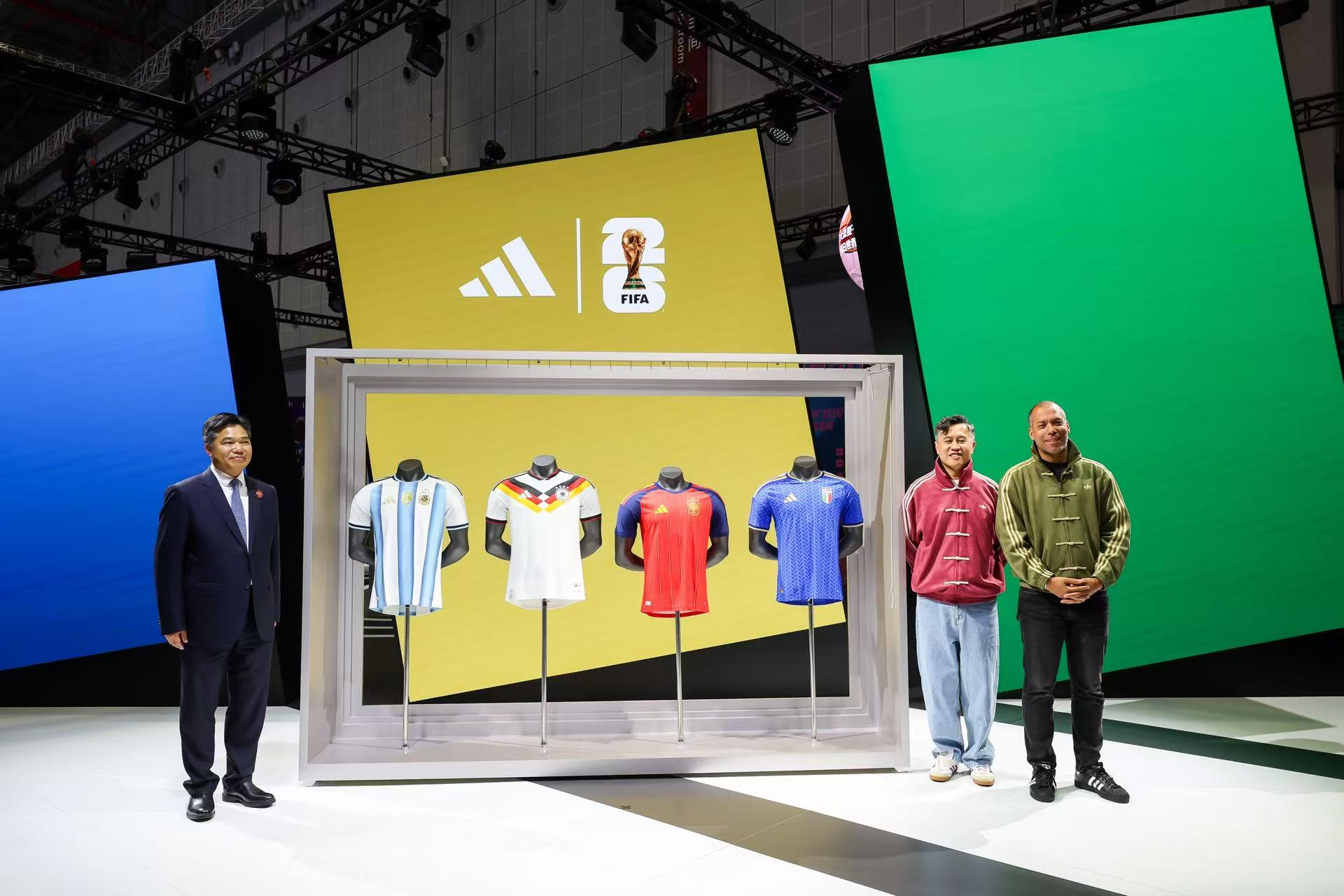 拥抱中国机遇预热26年FIFA世界杯！阿迪达斯携顶尖科技产品闪耀进博会(图3)