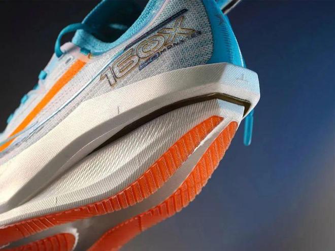 新一代冠军版跑鞋｜特步160X7代革新登场4大黑科技让你PB再快点！(图9)